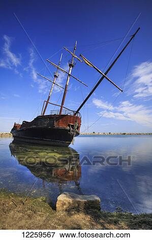 Shipwreck in Lake Ontario; Ontario, Canada View Large Photo Image Stock Photo - Shipwreck in Lake Ontario; Ontario, Canada. Fotosearch