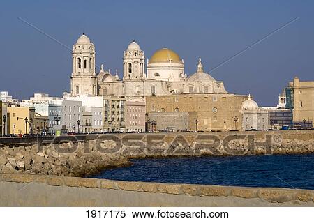 Stock Photography - Skyline With Cathedral. Fotosearch