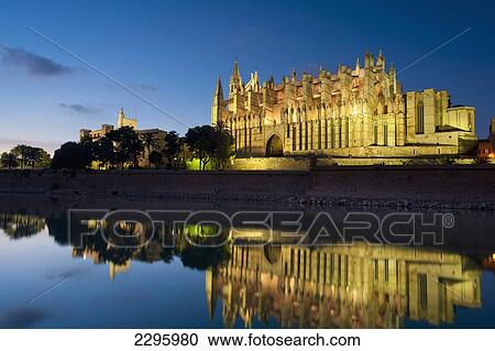 Stock Image - Spain, Majorca, Looking across Parc del Mar to cathedral; Palma. Fotosearch