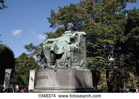 Picture - Statue of Johann Wolfgang von Goethe by Edmund Hellmer, Vienna (Wien), Austria. Fotosearch