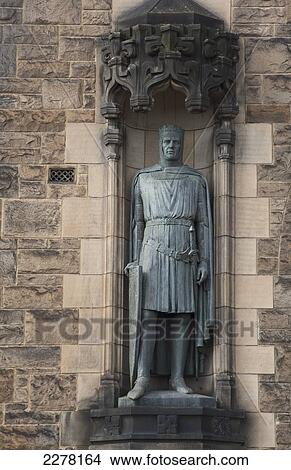 Statue of Robert The Bruce outside Edinburgh Castle; Edinburgh, Scotland View Large Photo Image Picture - Statue of Robert The Bruce outside Edinburgh Castle; Edinburgh, Scotland. Fotosearch