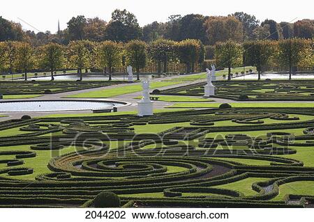 Stock Image - Statues On The Great Parterre Of Herrenhausen Gardens, Hannover, Lower Saxony, Germany. Fotosearch
