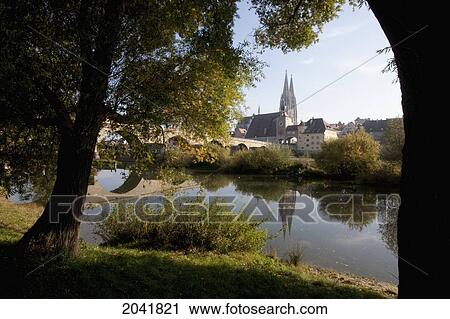 Stock Image - Stone Bridge Over The Danube River With The Dom St. Peter (St. Peter's Cathedral) In The Background, Regensburg, Bavaria, Germany. Fotosearch
