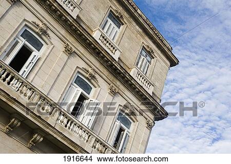 Picture - Street Scene In Old Havana. Fotosearch