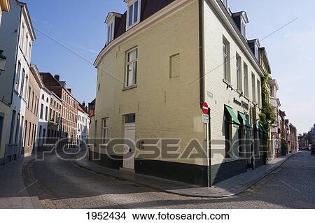 Picture - Street scene with Medieval houses, Bruges (Brugge), West Flanders, Belgium. Fotosearch