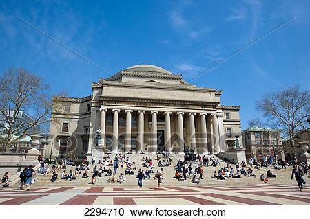 Stock Image - Students In Front Of The Library Of Columbia University, Manhattan, New York, Usa. Fotosearch