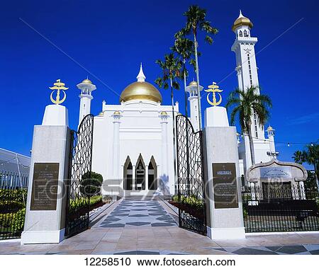 Sultan Omar Ali Saifuddien Mosque; Bandar Seri Begawan, Brunei View Large Photo Image Stock Image - Sultan Omar Ali Saifuddien Mosque; Bandar Seri Begawan, Brunei. Fotosearch