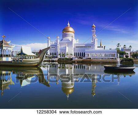 Picture - Sultan Omar Ali Saifuddin Mosque; Bandar Seri Begawan, Brunei. Fotosearch