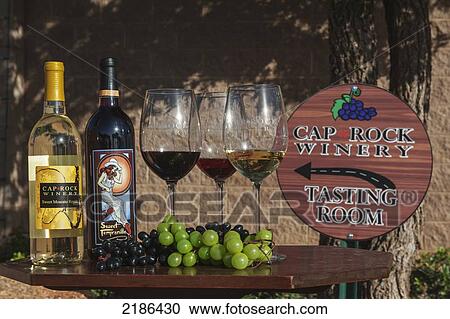 Stock Image - Tasting And Tour Of Cap Rock Winery, Lubbock, Texas, Usa. Fotosearch