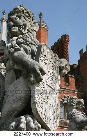 Stock Image - The Great Gatehouse, Hampton Court Palace, London, England, Uk.. Fotosearch