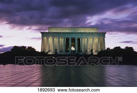 Stock Image - The Lincoln Memorial At West End Of National Mall At Dusk. Fotosearch