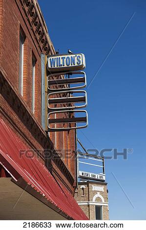 The Rundown Shopping Centre Of Tulia, Texas Panhandle, Usa View Large Photo Image Stock Image - The Rundown Shopping Centre Of Tulia, Texas Panhandle, Usa. Fotosearch