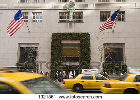 Stock Image - Tiffany & Co, 5Th Avenue. Fotosearch