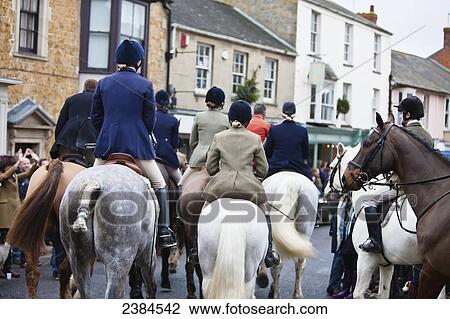 Stock Image - Traditional Boxing Day Hunt at the Blackmore and Sparkford Vale Hunt in centre of Castle Cary; Somerset, England. Fotosearch