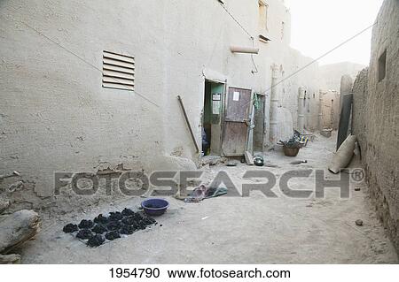 Stock Image - Traditional Sudanese architecture, Street in Djenne, Mali. Fotosearch