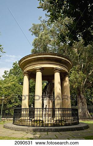 Stock Image - Tree Of Guernica Beside Casa De Juntas, House Of The Historical Archive Of The Basque Country, Gernika-Lumo, Basque Country, Spain. Fotosearch
