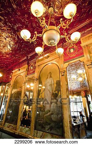 Stock Photograph - UK, 126 Newgate Street; London, Public House/ Pub, Interior of Viaduct. Fotosearch