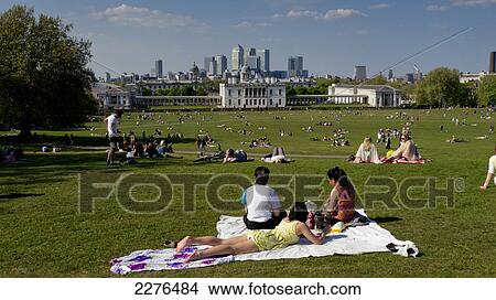 Picture - Uk, England, London, Canary Wharf Isle Of Dogs From Greenwich.. Fotosearch