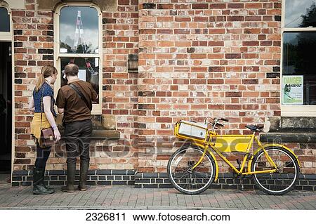 Stock Image - UK, England, Midland Railway; Derbyshire, Couple at Indietracks Festival. Fotosearch