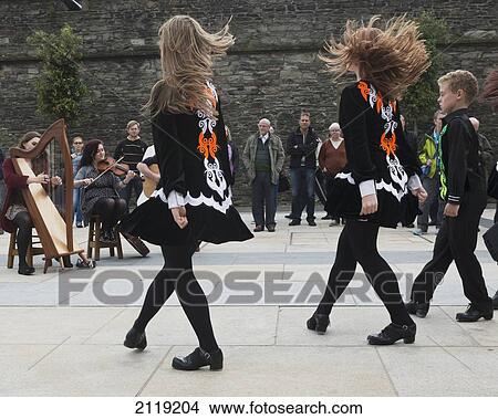 Picture - United Kingdom, Northern Ireland, County Londonderry, Irish dancers and musicians playing at Guildhall Square; Derry. Fotosearch