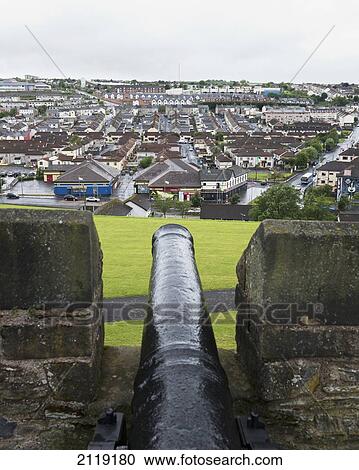 Stock Image - United Kingdom, Northern Ireland, County Londonderry, Double Bastion on City Walls overlooking Bogside; Derry, Cannon used against siege of 1689. Fotosearch