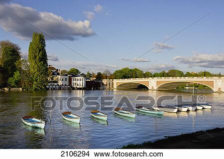 Picture - United Kingdom, Thames at Hampton Court; London. Fotosearch
