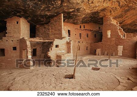 Stock Image - United States of America, Ruins of cliff dwellings in Mesa Verde National Park; Colorado. Fotosearch
