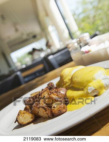 Stock Image - USA, Colorado, Named the number 1 Diners choice winner for outdoor dining restaurants in Colorado. The restaurant serves meals on the historic wrap-around porch; Boulder, Close-up of meal in Chautauqua Dining Hall. Fotosearch