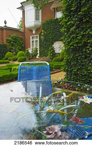 Stock Photograph - USA, Gardens and Museum; Washington DC, Georgian-style Mansion House at Hillwood Estate. Fotosearch
