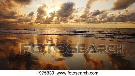 USA, Hawaii, Maui, Sunset At Kamaole Beach One; Kihei View Large Photo Image Stock Photo - USA, Hawaii, Maui, Sunset At Kamaole Beach One; Kihei. Fotosearch