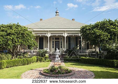 Stock Photo - USA, Louisiana, 19th century cottage; St Francisville. Fotosearch