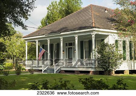 Stock Photograph - USA, Louisiana, 19th century cottage; St Francisville. Fotosearch