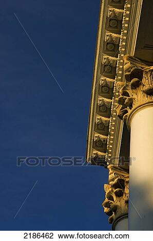 Stock Image - USA, Virginia, Rotunda at the University of Virginia designed by Thomas Jefferson. Best known as home to three U. S. Presidents (Thomas Jefferson James Madison and James Monroe). City is also known for Jefferson's Monticello; Charlottesville. Fotosearch