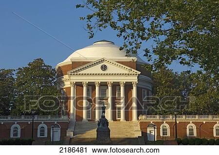 Stock Image - USA, Virginia, Rotunda at the University of Virginia designed by Thomas Jefferson. Best known as home to three U. S. Presidents (Thomas Jefferson James Madison and James Monroe). City is also known for Jefferson's Monticello; Charlottesville. Fotosearch