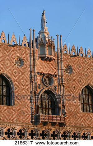 Stock Photo - Venice, Italy. Detail Of The Doge's Palace. Doug Mckinlay/Axiom. Fotosearch