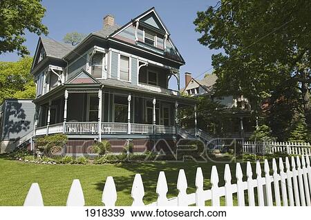 Victorian Home In Frank Lloyd Wright Prairie School Of Architecture Historic District, Chicago, Illinois, Usa View Large Photo Image Stock Photo - Victorian Home In Frank Lloyd Wright Prairie School Of Architecture Historic District, Chicago, Illinois, Usa. Fotosearch