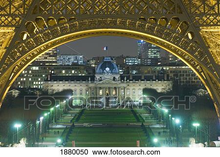 View At Night From The Palais De Chaillot To The Eiffel Tower And The Ecole Militaire Behind. View Large Photo Image Stock Image - View At Night From The Palais De Chaillot To The Eiffel Tower And The Ecole Militaire Behind.. Fotosearch