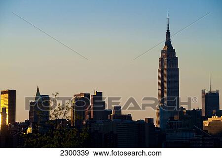 Stock Photo - Views Of Manhattan And The Empire State Building From East River State Park At Dusk, Williamsburg, Brooklyn, New York, Usa. Fotosearch