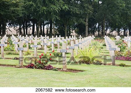 Stock Image - War Graves At The Thiepval Memorial To The Missing Of The Somme, Designed By Sir Edwin Lutyens, Thiepval, Somme, France. Fotosearch