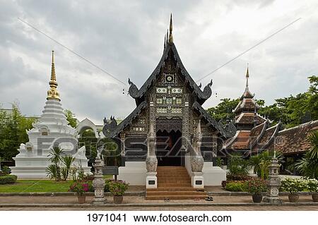 Stock Image - Wat Chedi Luang Temple; Chiang Mai Thailand. Fotosearch