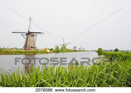 Stock Photograph - Windmills, Built Around 1740 Along Nieuwe Waterschap To Drain The Excess Water From The Alblasserwaard Polders, Kinderdijk, Netherlands. Fotosearch