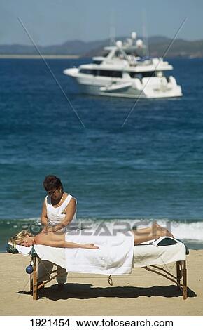 Picture - Woman Getting Massaged ÃƒÆ’Ã‚Â¡ÃƒÆ’Ã‚Â¡. Fotosearch
