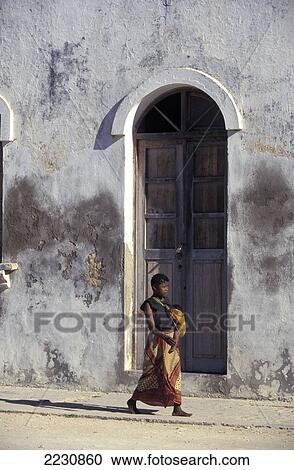 Woman With Child, Ilha Do Mocambique, Mozambique. View Large Photo Image Stock Image - Woman With Child, Ilha Do Mocambique, Mozambique.. Fotosearch
