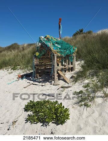 Stock Image - Wooden Shack On The Bar Beach At Gugh, St Agnes, Isles Of Scilly, Cornwall, Uk, Europe. Fotosearch