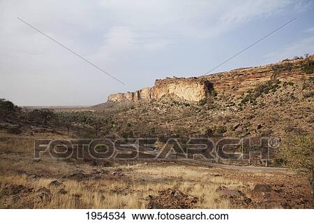 Picture - Bandiagara Escarpment near Bongo, Mali. Fotosearch