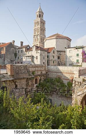 Basement Halls Of The Palace Of Diocletian, Split, Split-Dalmatia, Croatia View Large Photo Image Stock Photography - Basement Halls Of The Palace Of Diocletian, Split, Split-Dalmatia, Croatia. Fotosearch