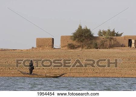 Picture - Boats And Village Along The Shores Of The Niger River Between Mopti And Lake Débo, Mali. Fotosearch