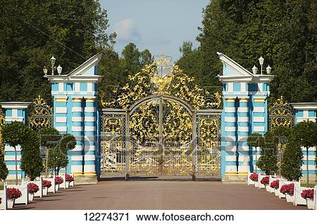 Stock Image - Gates to Catherin Palace, Tsarkoye Selo, Pushkin; St. Petersburg, Russia. Fotosearch