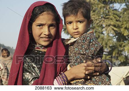 Stock Image - Girls In A Relief Camp After The 8 October 2005 Earthquake, Bagh, Azad Kashmir, Pakistan. Fotosearch