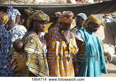Picture - Group of people at Monday Market in Djenne, Mali. Fotosearch